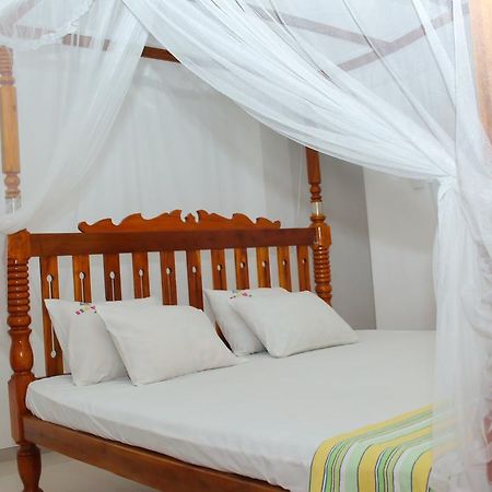 Nethum Rest Hotel Мириса Екстериор снимка