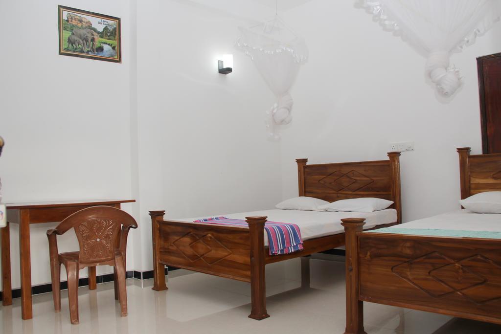 Nethum Rest Hotel Мириса Екстериор снимка