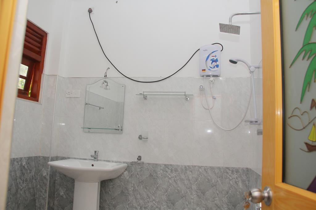 Nethum Rest Hotel Мириса Екстериор снимка