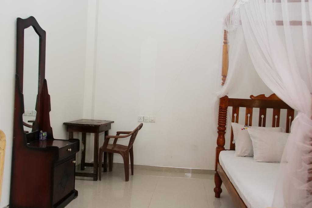 Nethum Rest Hotel Мириса Екстериор снимка