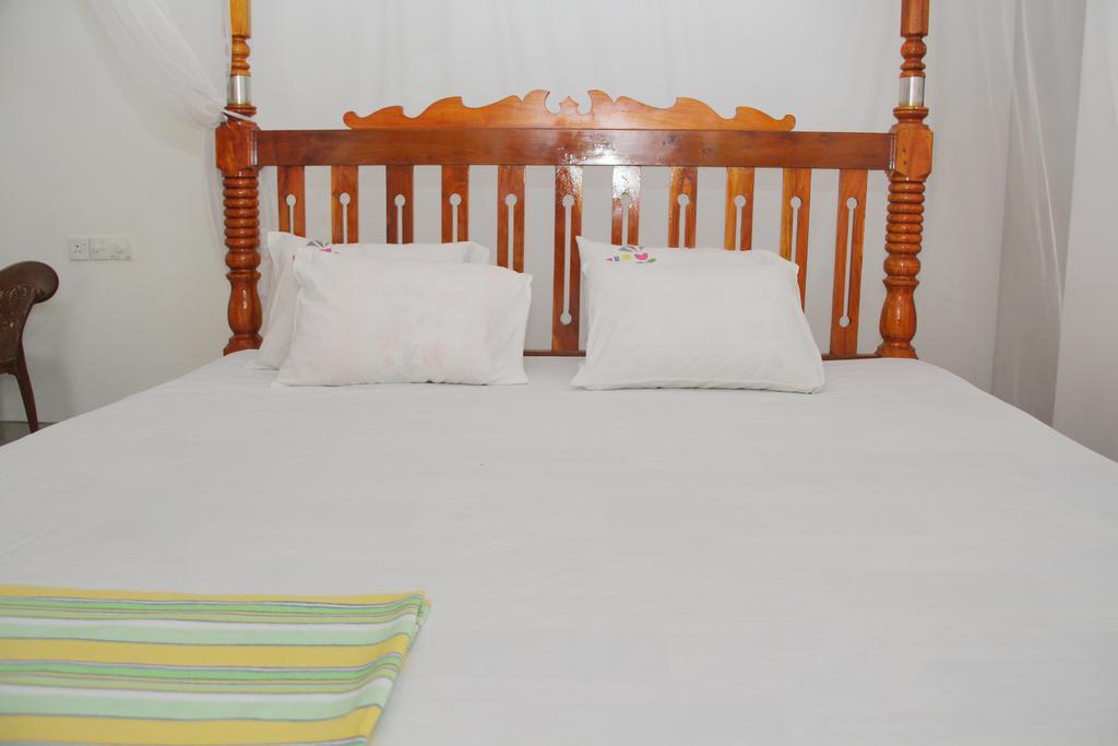Nethum Rest Hotel Мириса Екстериор снимка
