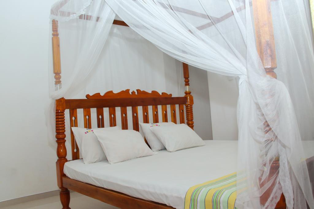 Nethum Rest Hotel Мириса Екстериор снимка